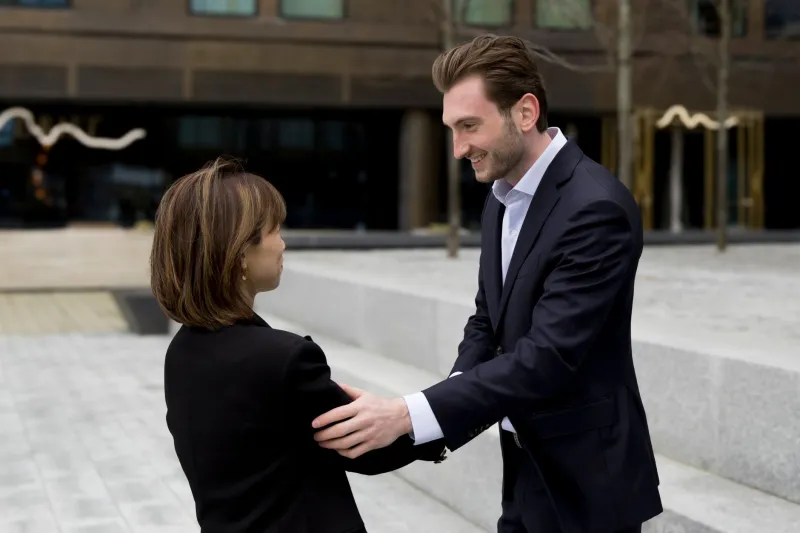 Dans les réseaux suisses, on ne claque jamais la porte — et voilà pourquoi c'est un génie