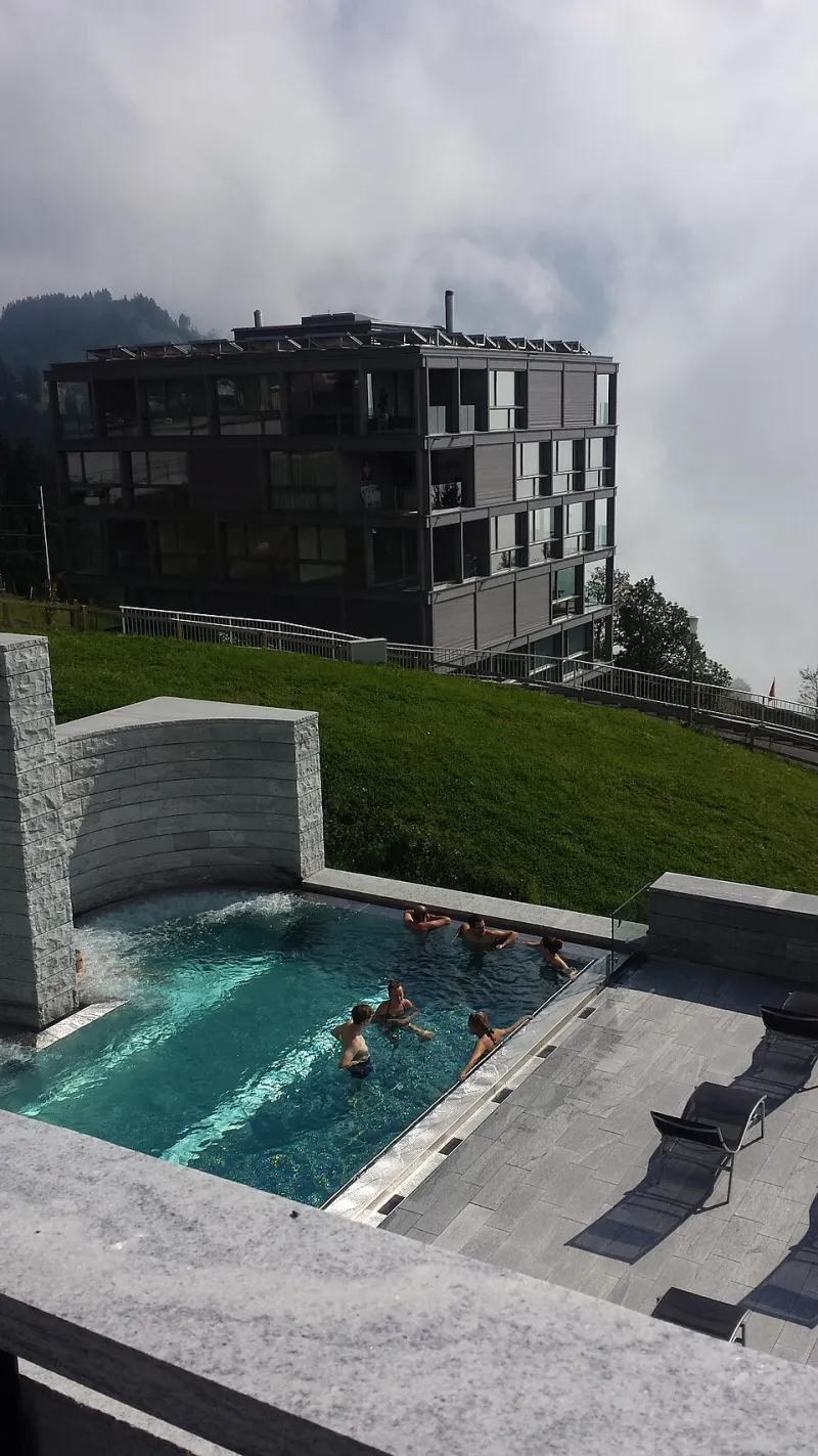 Et si vous arrêtiez d'avaler une gélule pour chaque bobo ? La leçon suisse sur la douleur ordinaire